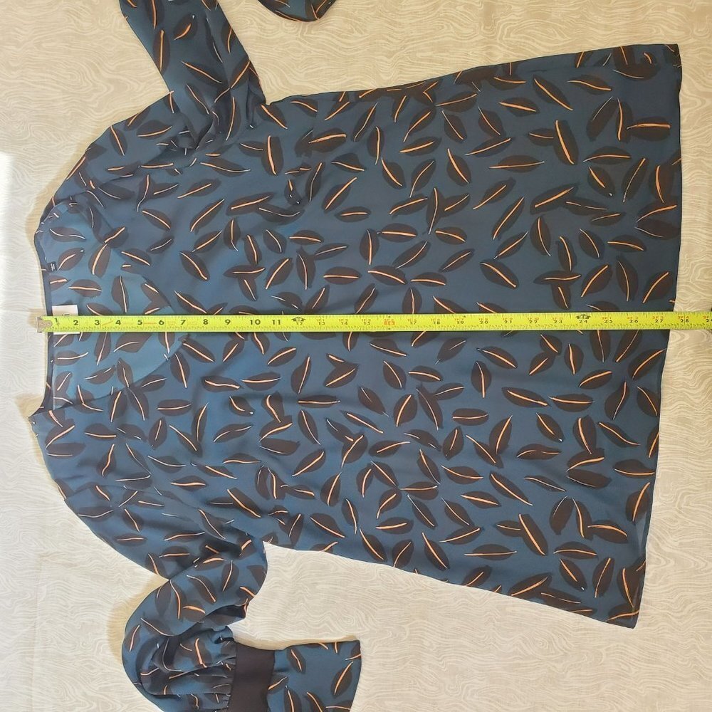 CAbi #3763 Shadow Leaf Blouse Size L EUC - Picture 6 of 8